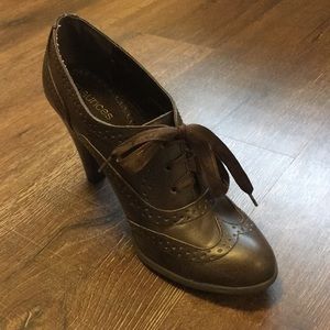 Maurice’s cap tip dress shoes